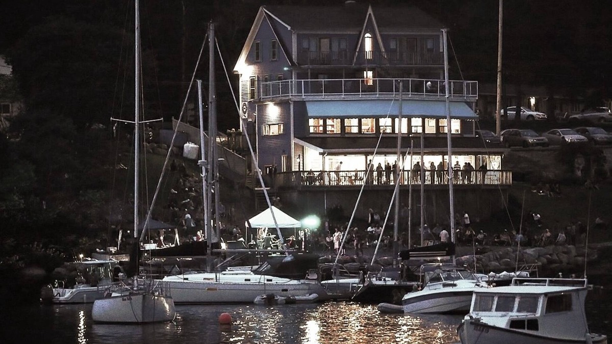 Hubbards Hotel | The Tuna Blue Inn and Restaurant