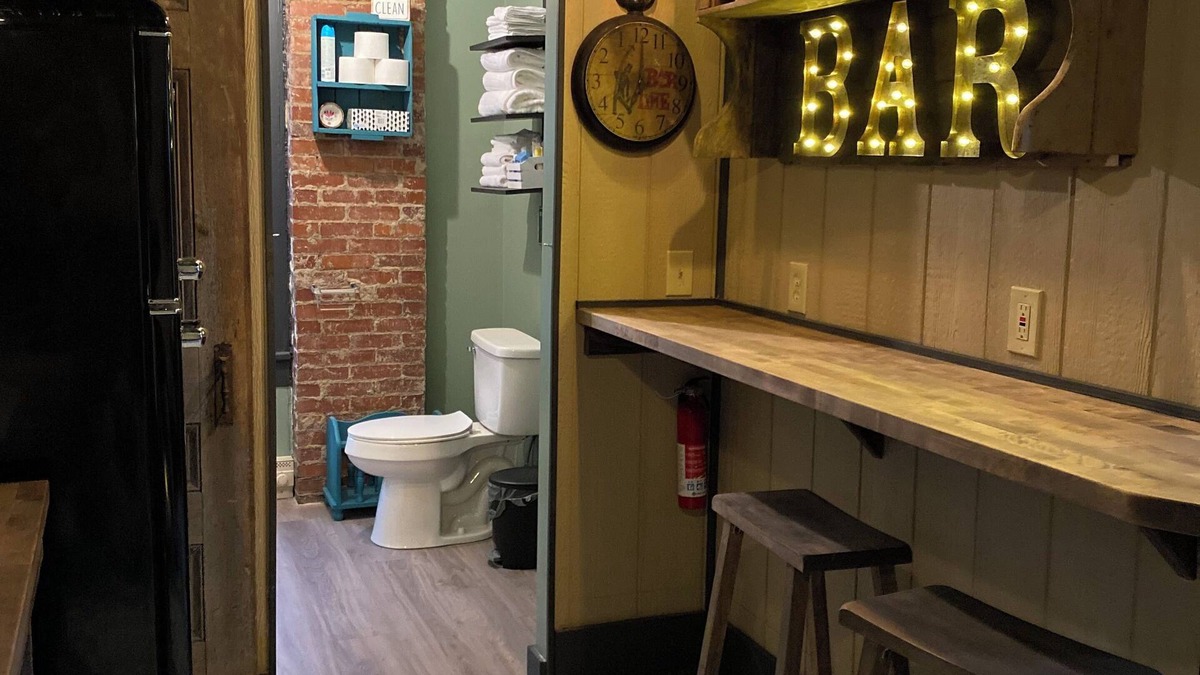 Ashland Apartment | The Turtle InnnDowntown Ashland, Ohio