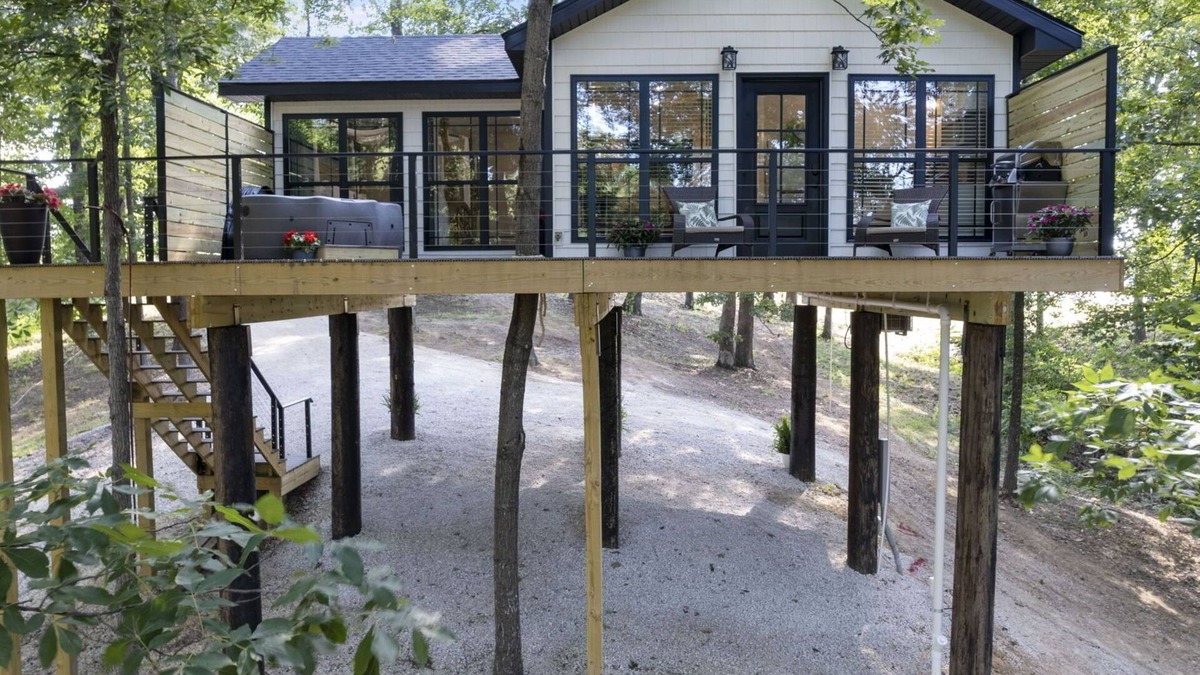 Burfordville Cabin | The Twisted Sassafras Treehouse