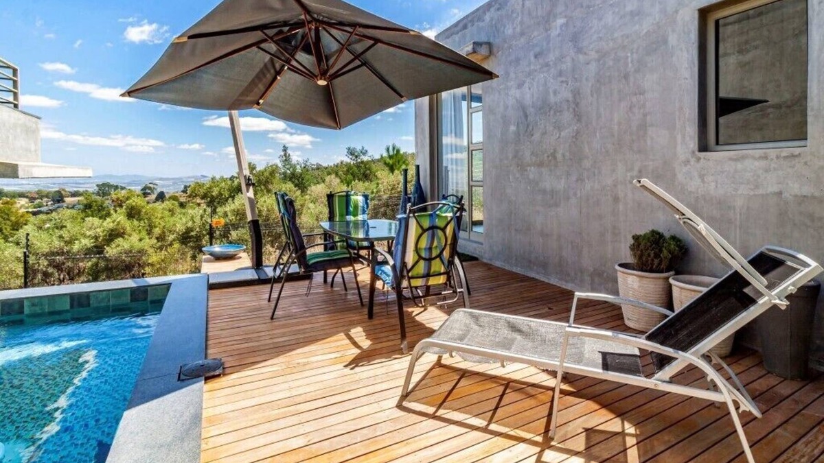Helderberg Rural Condo | The ultimate venue to relax & enjoy the views close to restaurants, wine farms,