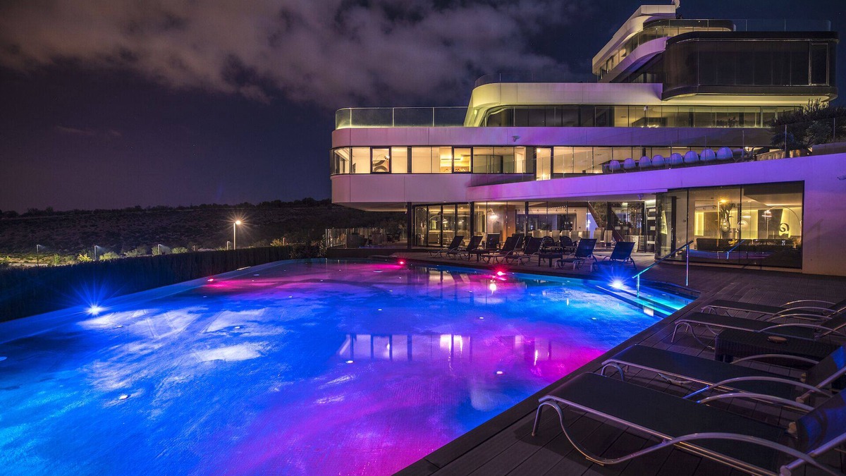 Gojar Villa | The Ultimate Villa Rental! Silverfield Villa AKA 'Tony Starks House'