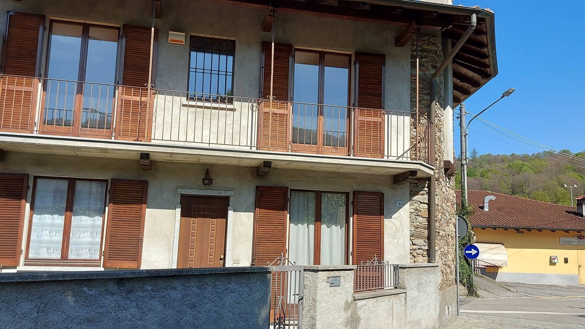 Brovello-Carpugnino House | The Umbrella Cat - Lake Maggiore