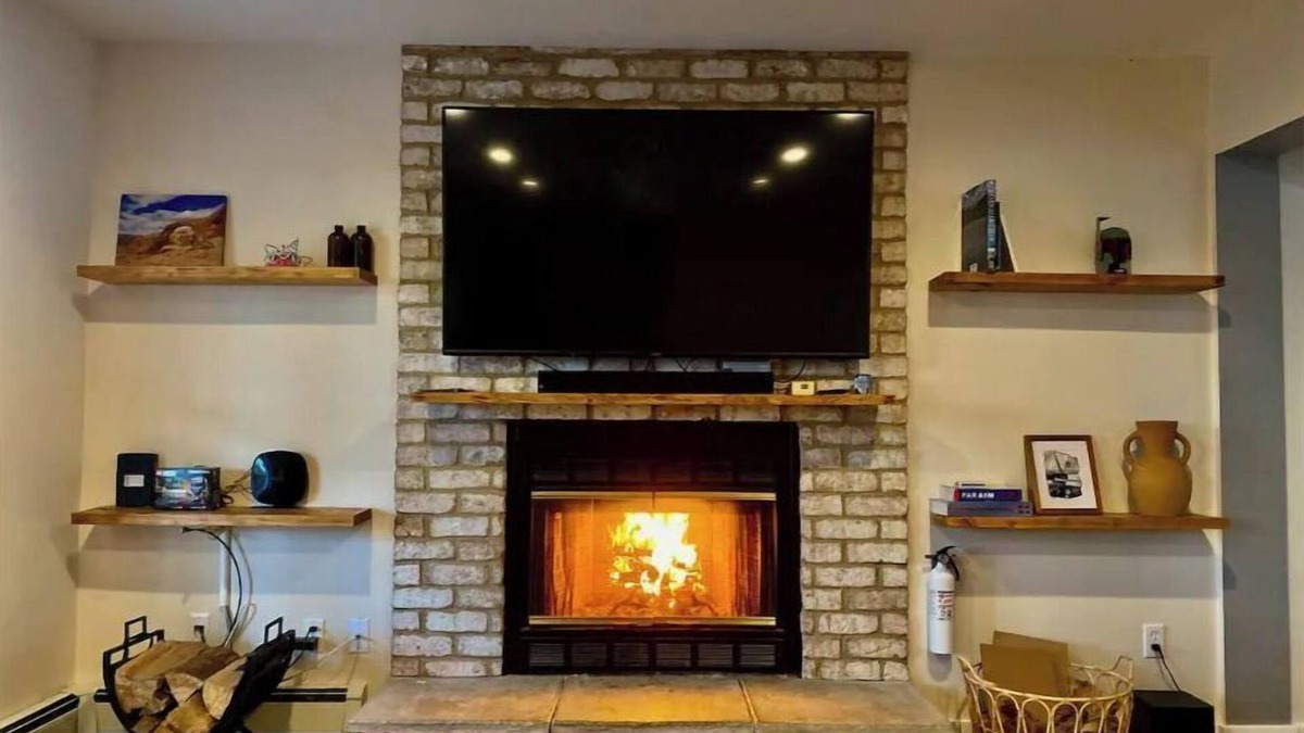 Gardiner House | The Under Ridge Home - 4 Bedroom w/Fireplace