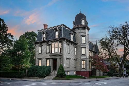 College Hill House | The Underwood-Hale House