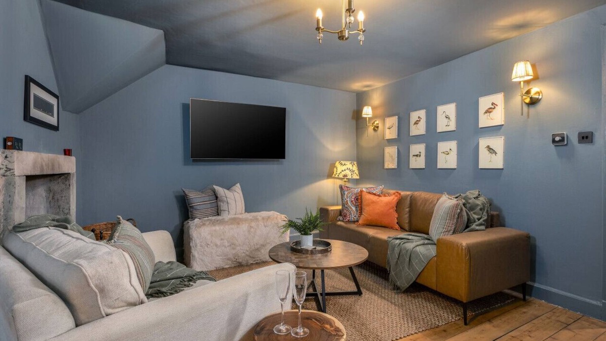 Dunblane Apartment | The Unique Cathedral Hideaway