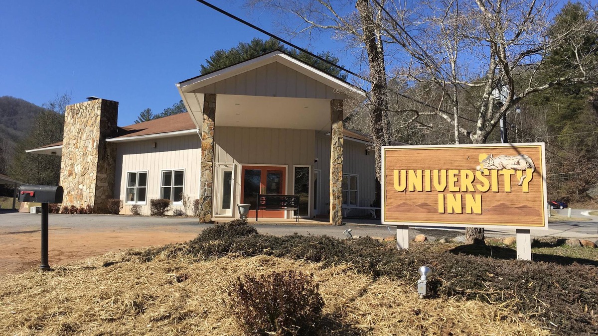 Forest Hills Hotel | The University Inn
