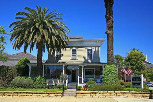 Oak Park Hotel | The Upham Hotel