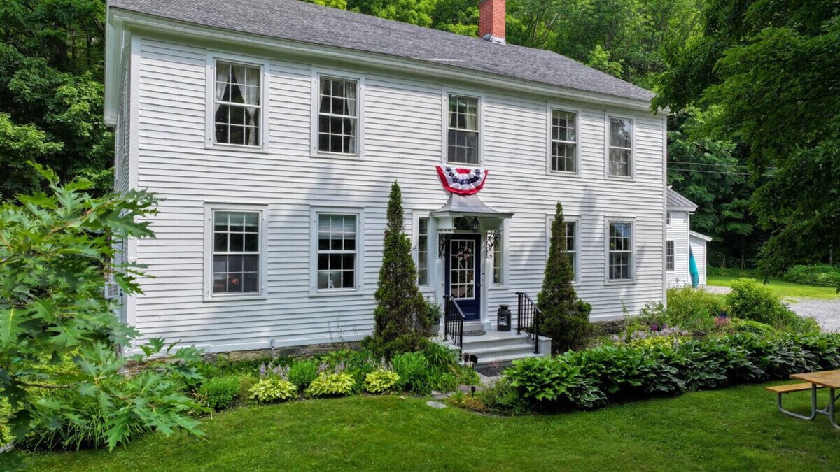 Bread Loaf Hotel | The Upper Suites at Chipman Inn- 5 min to Middlebury College's Rikert Outdoor Center