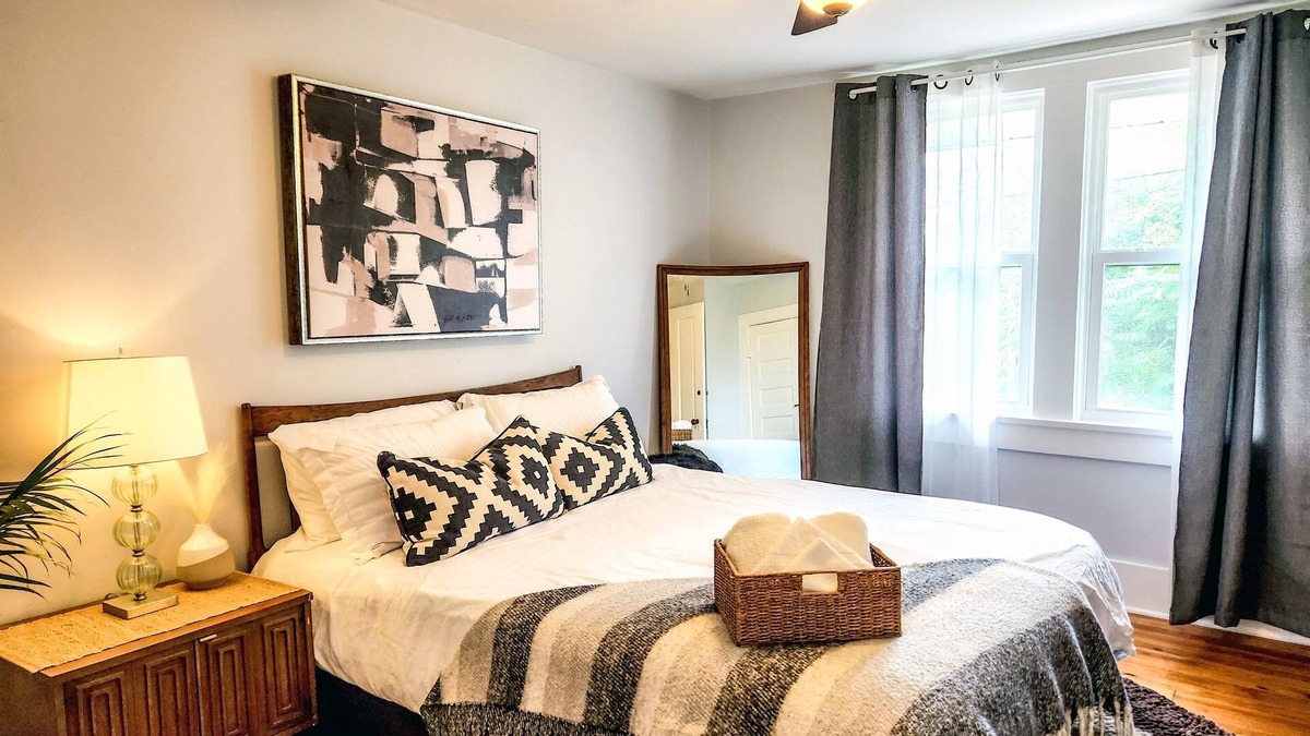 Knoxville House | *The Urban Island* South Knox Home w/Huge Yard