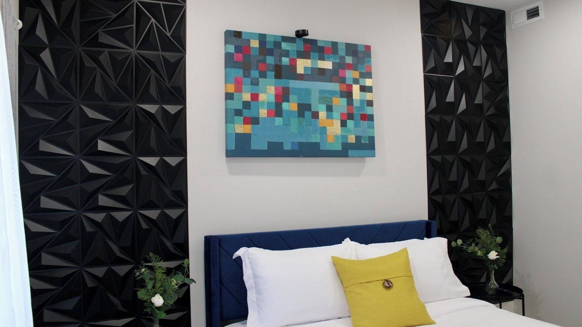 Norris Square Apartment | The Urban Oasis 2BR 2BTH with Balcolny
