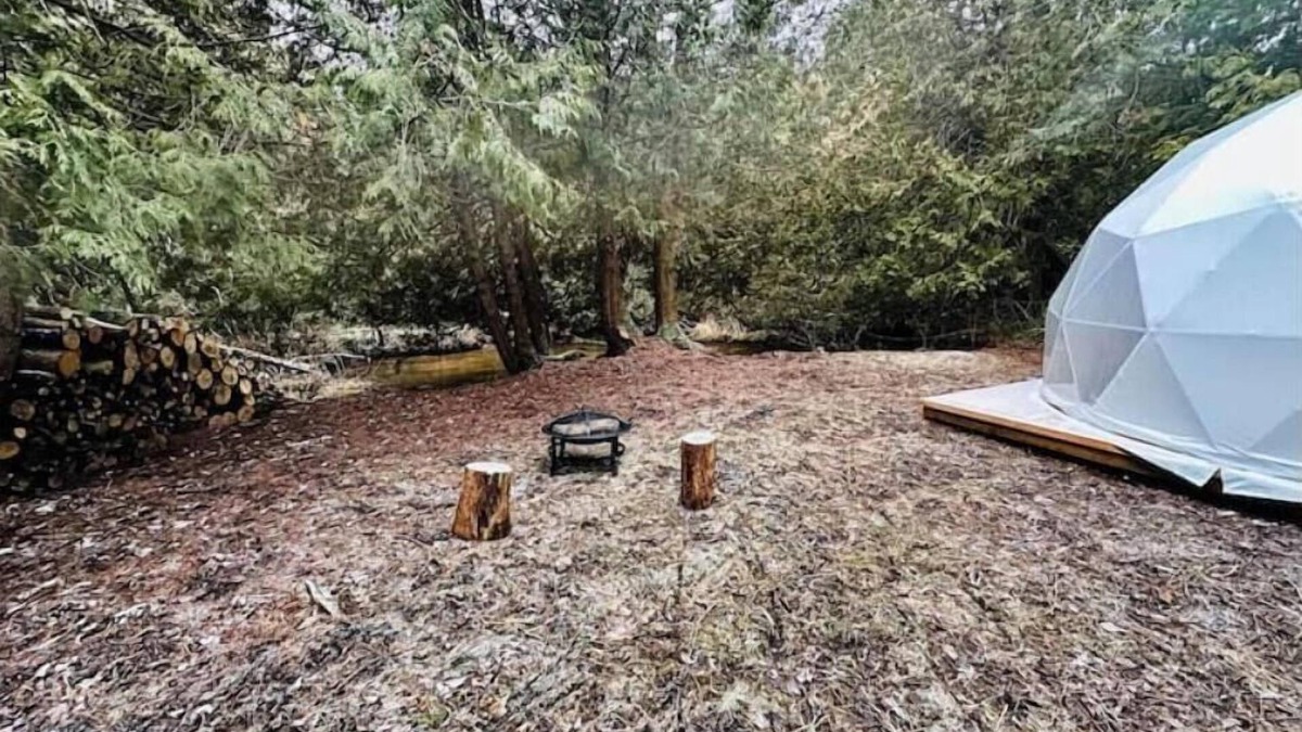 Uxbridge House | The Uxbridge Igloo on Pefferlaw Creek with Private Lake. Pet Friendly!