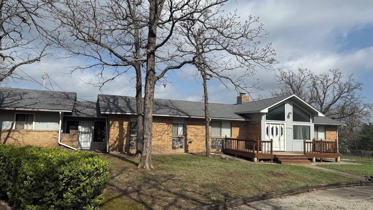 Sulphur House | The vacation home that has everything. Fishing, playing, hiking
