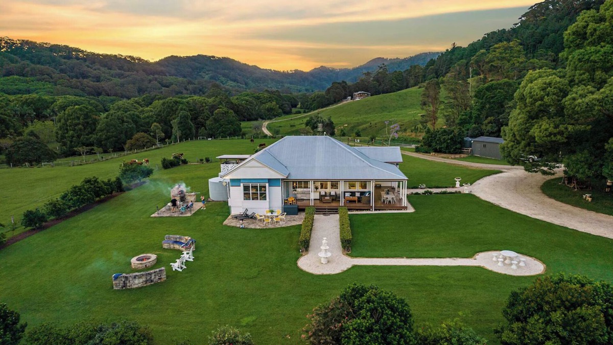 Middle Pocket Other | THE VALE, Luxury Farm Homestead & Animal Sanctuary Hot Tub, Fire Pit, Wood Oven