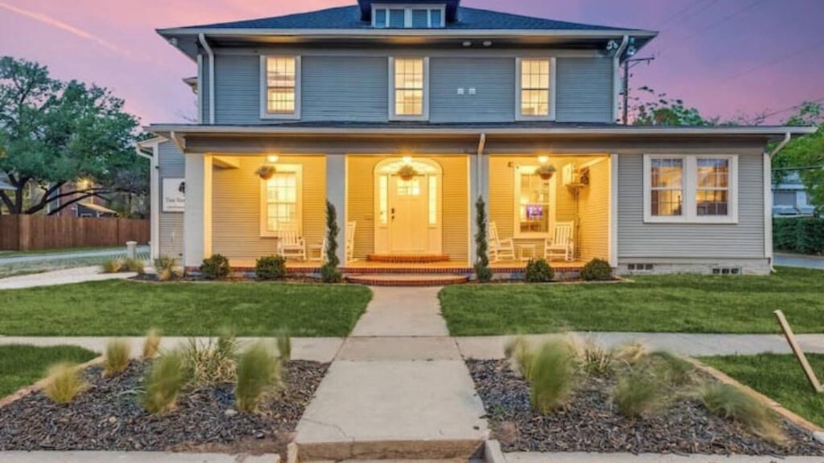 Denton Apartment | The Vanderbilt Mansion Apt 2 Near Downtown and TWU