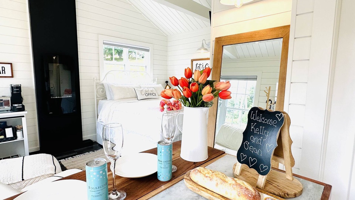Cupids House | The Vaulted Tiny house w/Hot Tub-A Luxury Stay in Cupids NL