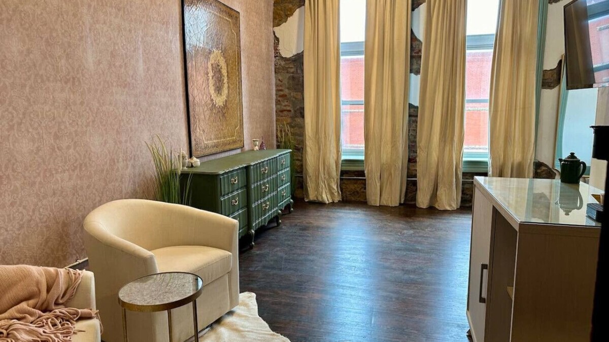 Okemah Apartment | The Velvet - A Woody Guthrie Inspired Inn