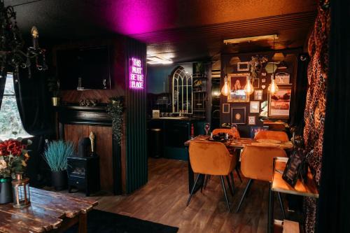 Burnham-on-Sea House | The Velvet Hideaway