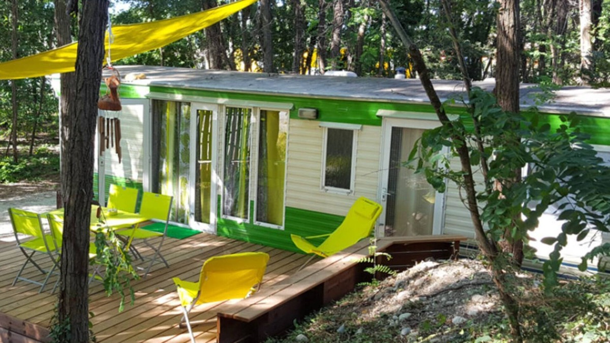 Chateauneuf-sur-Isere House | The Ver de terre mobile home