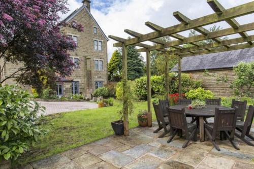 Oxenhope House | The Vestry - Sleeps 12 - With Hot Tub