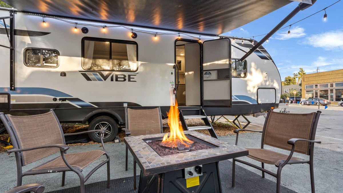 Martinez House | The Vibe -Modern Camper - Walk to Downtown