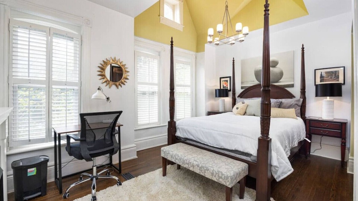 Church and Wellesley Hotel | The Victorian | 5BR |Private Yard | BBQ