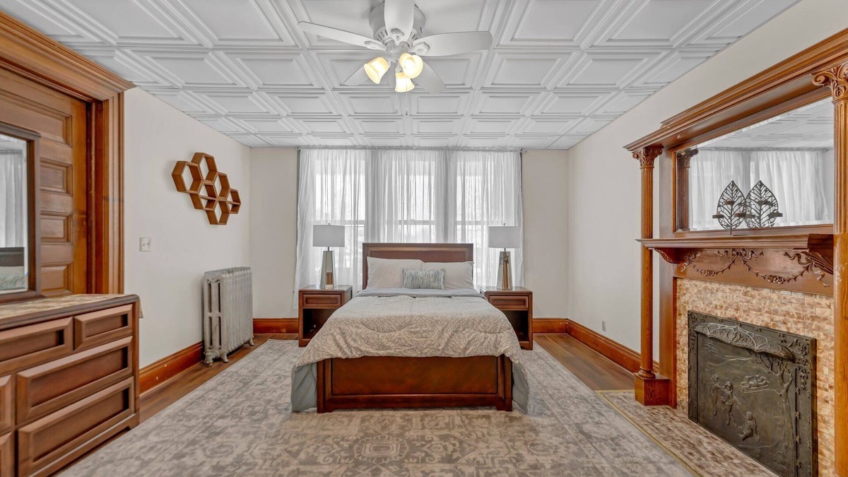 Buffalo House | The Victorian on South Park Sleeps 6