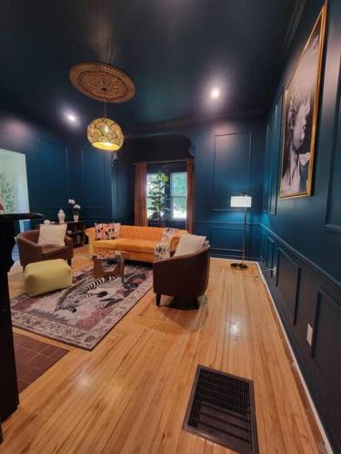Sussex Apartment | The Victorian Suite