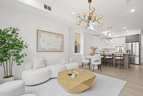 The Heights Apartment | The View 20 Min to NYC Breakfast Included - B