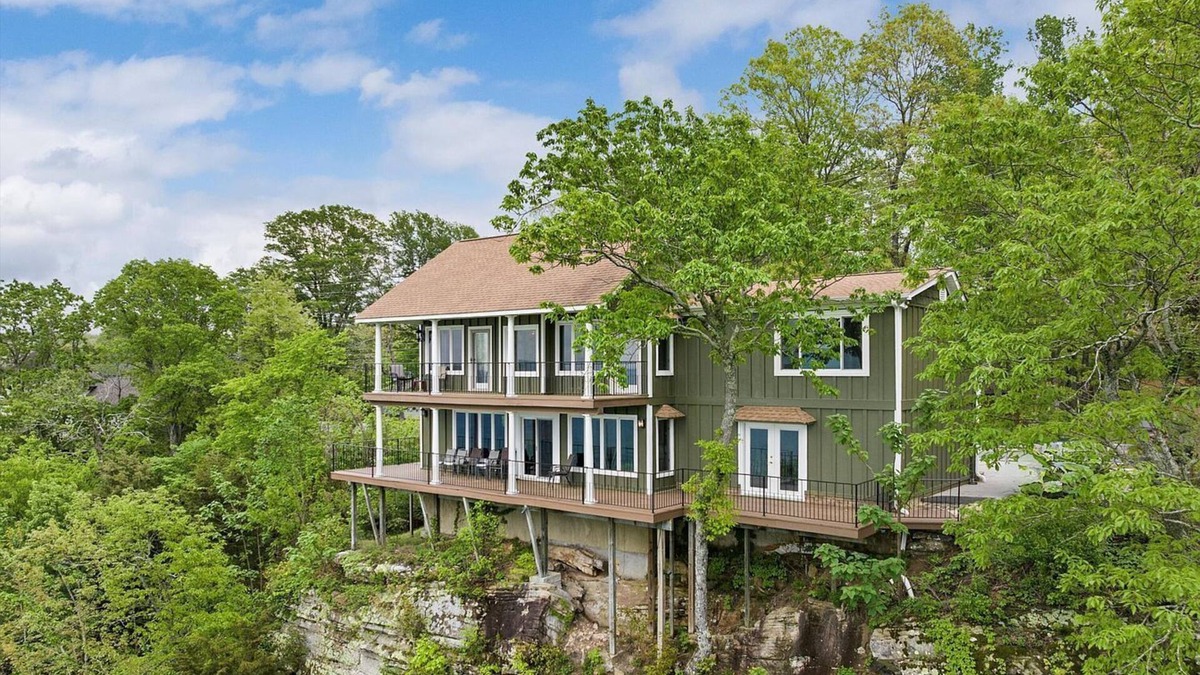 Lookout Mountain House | The View! Charming 3-bedroom house Cloudland/West Brow/Rising Fawn