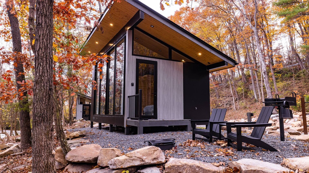 Peterstown Cabin | The View Glass Cabin at Four Fillies Lodge
