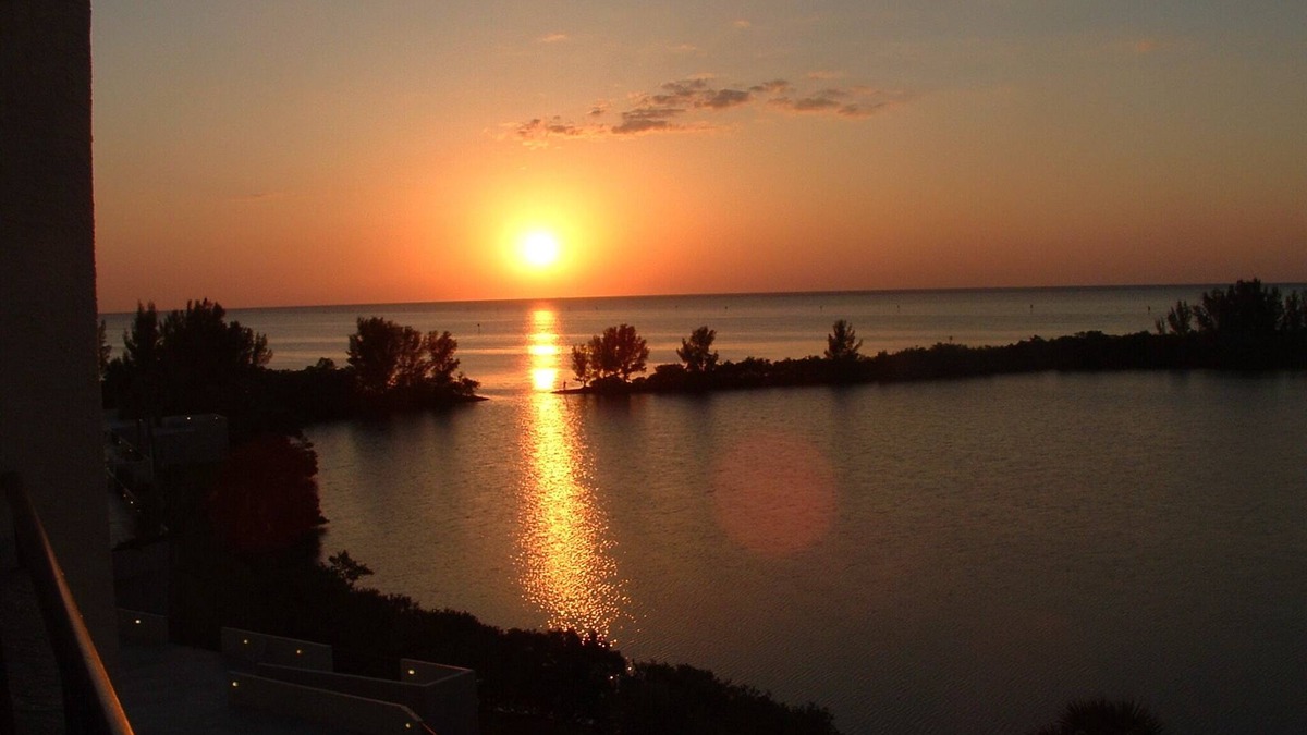 Hudson Condo | THE VIEW IS AMAZING!
