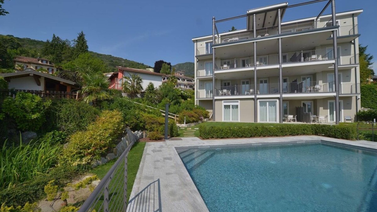 Baveno Apartment | The View-Rainbow:design lake view apartment
