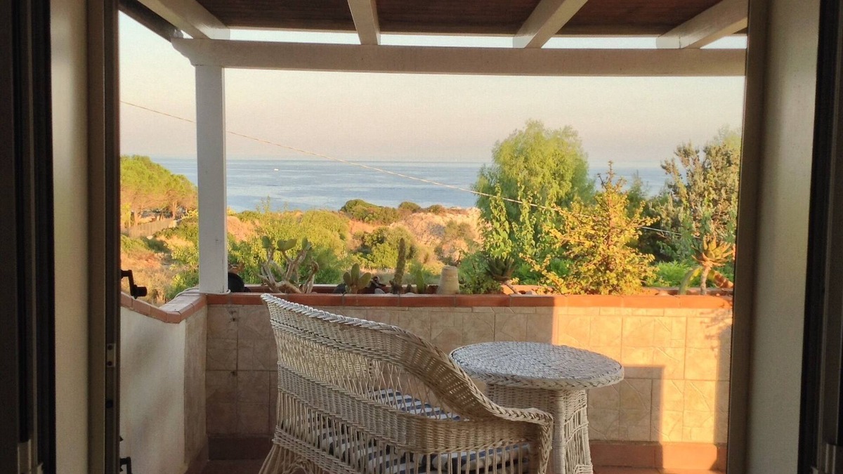 Fontane Bianche Villa | The Villa Al Mare overlooking the cliff