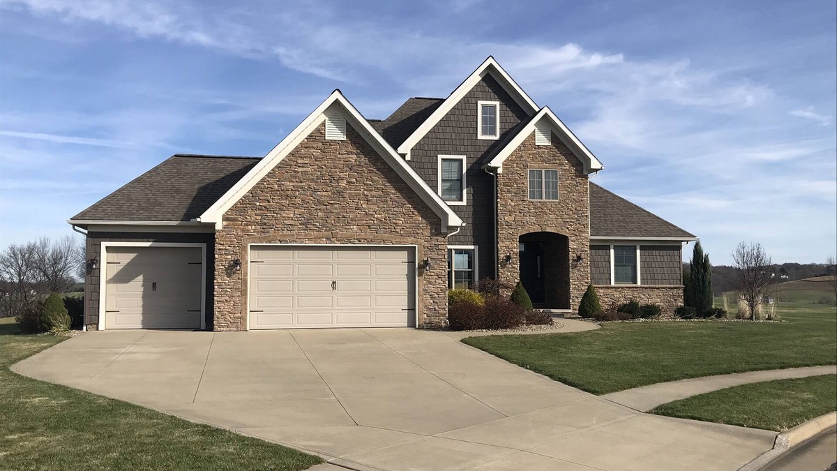 Sugarcreek House | The Villa at Black Gold | Golf Getaway | Amish Country Getaway