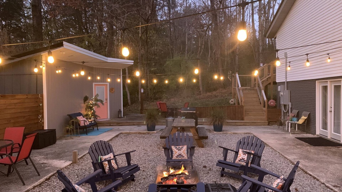Cookeville House | The Villa- by Downtown, I-40 & Lake. Wooded view