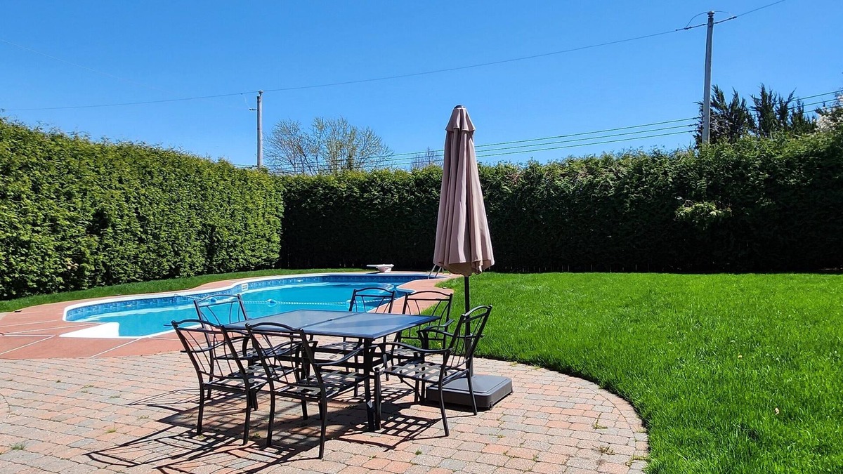 Kirkland Villa | The VILLA - Large Pool, 12ft Hedges, Full Privacy