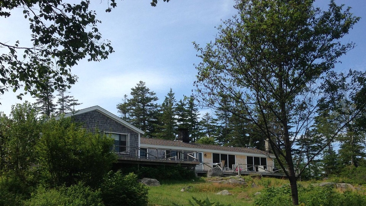 Vinalhaven Cottage | "The Villa" - Private Cottage with Views & Shorefront