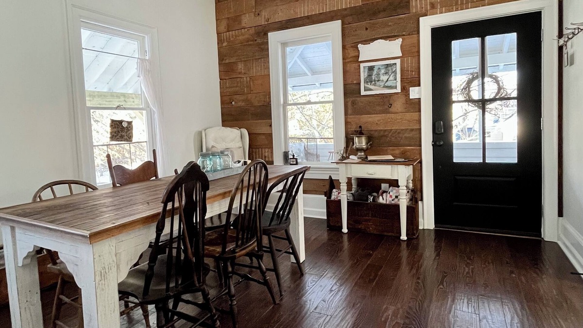 Lakewood Cabin | The Village Inn Chautauqua Lake: Cozy Boutique Stay in Charming Lakewood