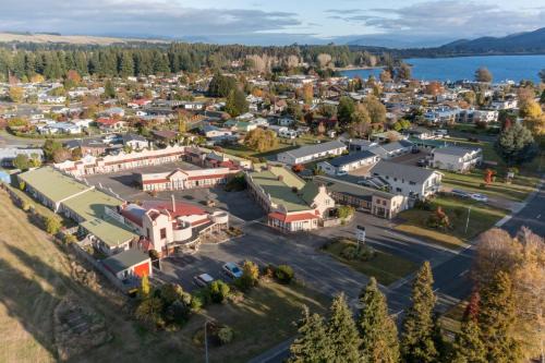 Te Anau Hotel | The Village Inn Hotel
