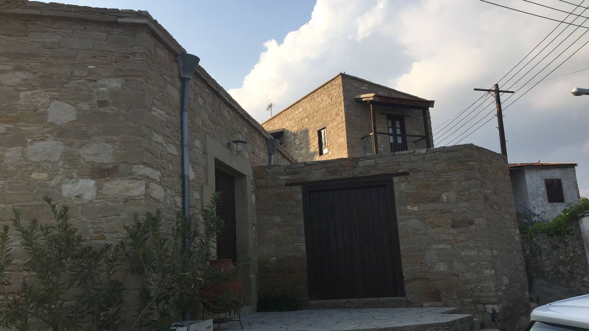Tochni Apartment | The village is situated between mountain and sea