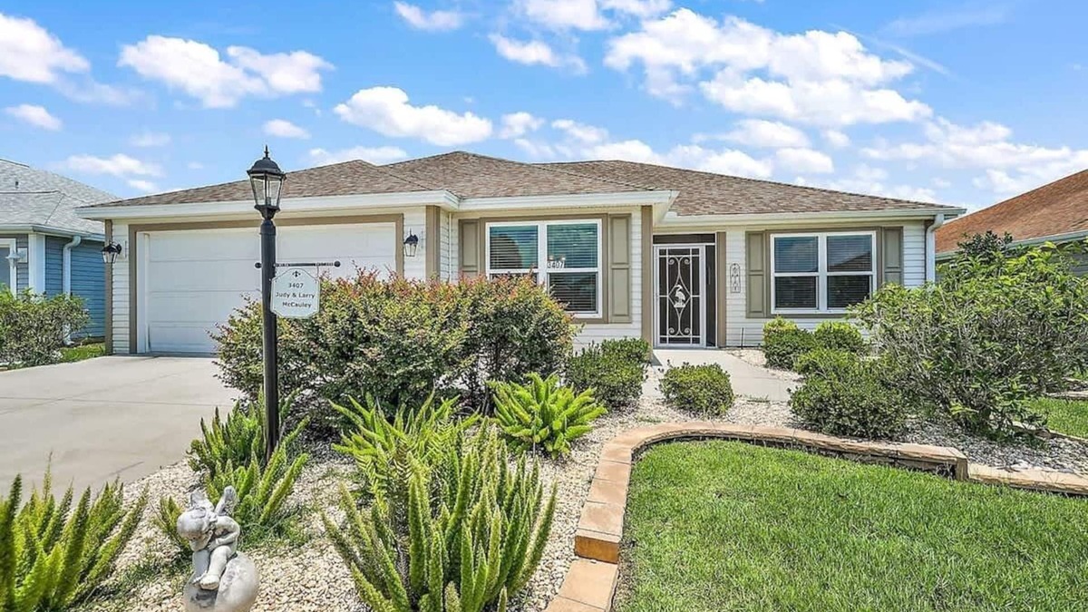 Fruitland Park House | The Village of Pine Hills