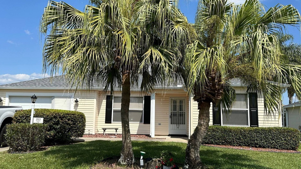 Sanibel House | The Villages FL Community w/Elec. Golf Cart. Restaurants, Shopping & Hospitals.