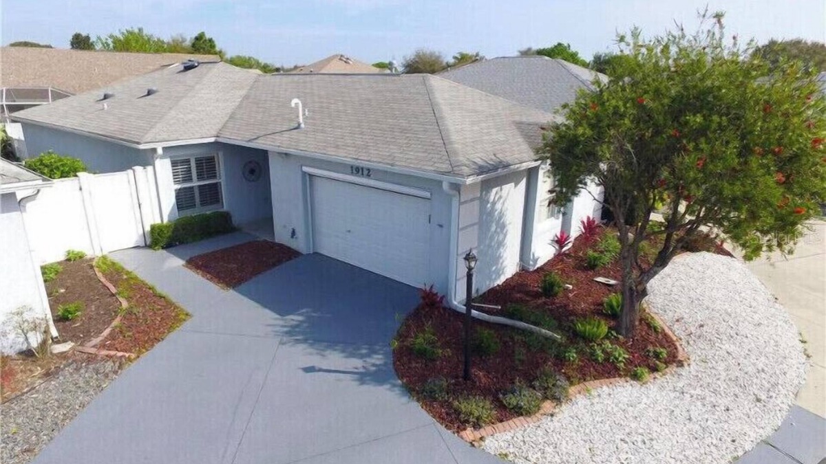 Belle Aire Villa | The Villages Fl. Villa Courtyard “Relax Villa" Rest, Fun, Golf, 100 Rec.centers.