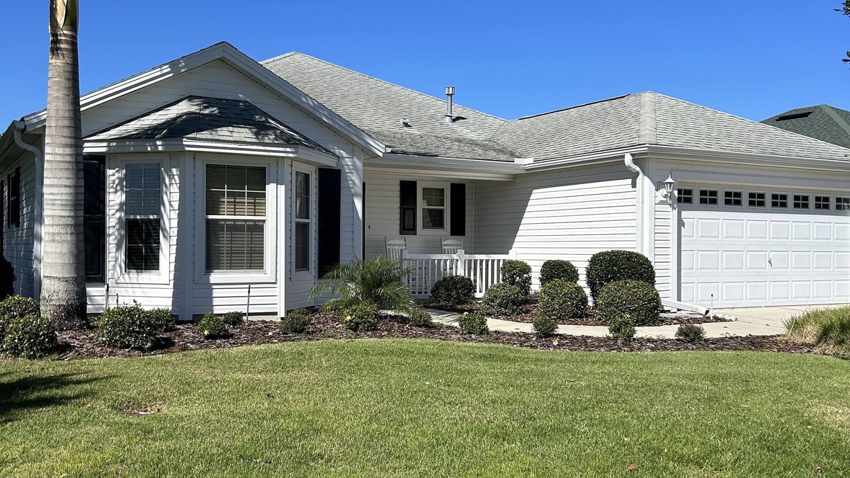 Virginia Trace House | The VillagesnLake SumpternMost desirable area nGolf, pools and music every night