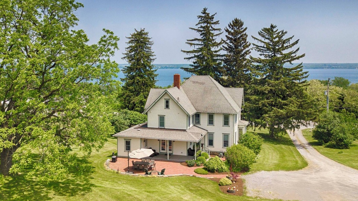 Town of Benton House | The Vineyard House at Fox Run Vineyards: Seneca Lake Wine Dream Home