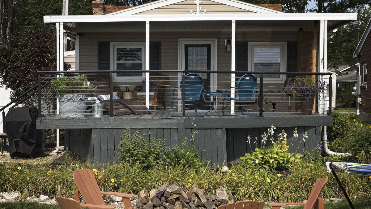 Lakeview Cottage | The Vintage Cottage at Indian Lake open views of the lake.
