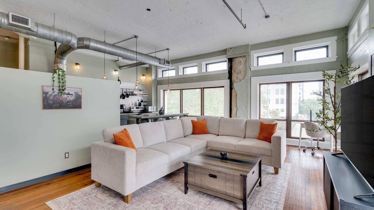 Civil Rights Historic District Apartment | The Vintage Gem | Covered Parking | Sleeps 8 | DT
