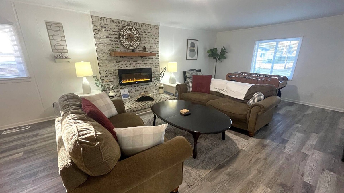 Center Point House | The Vista/Luxe Upscale Immaculate Spacious