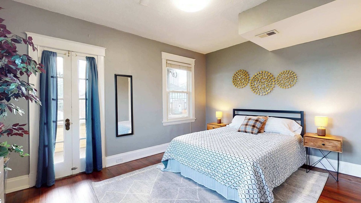 Hyde Park Apartment | The Vista View Villa 2 – Charming Retreat for 4!