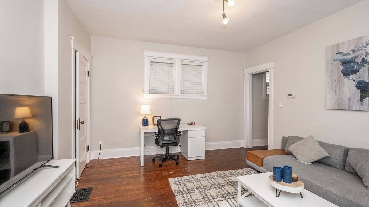 Hyde Park Condo | The Vista View Villa 1 – Amazing Getaway for 2!